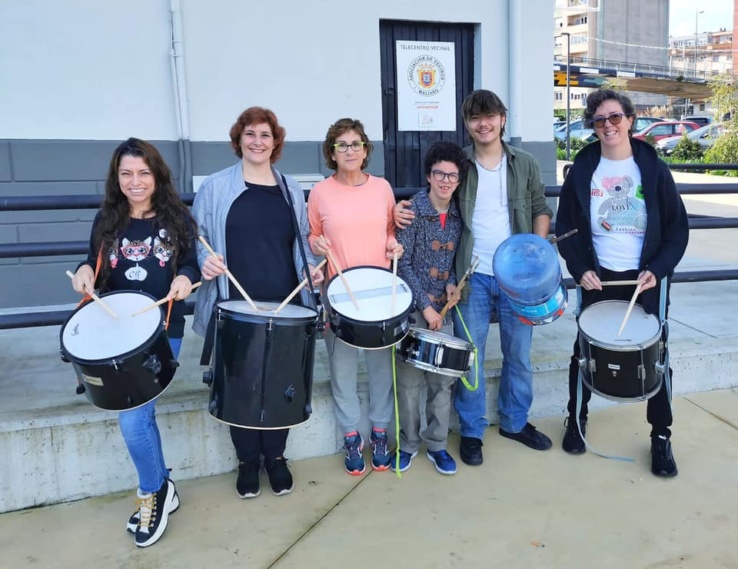 🎶 ¡Ritmo y alegría en la Asociación de Vecinos de Maliaño! 🥁